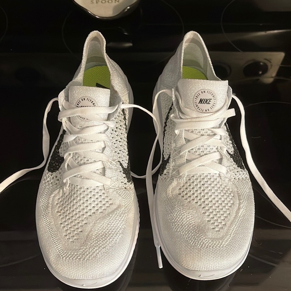 Womens Nike free size 8.5 EUC